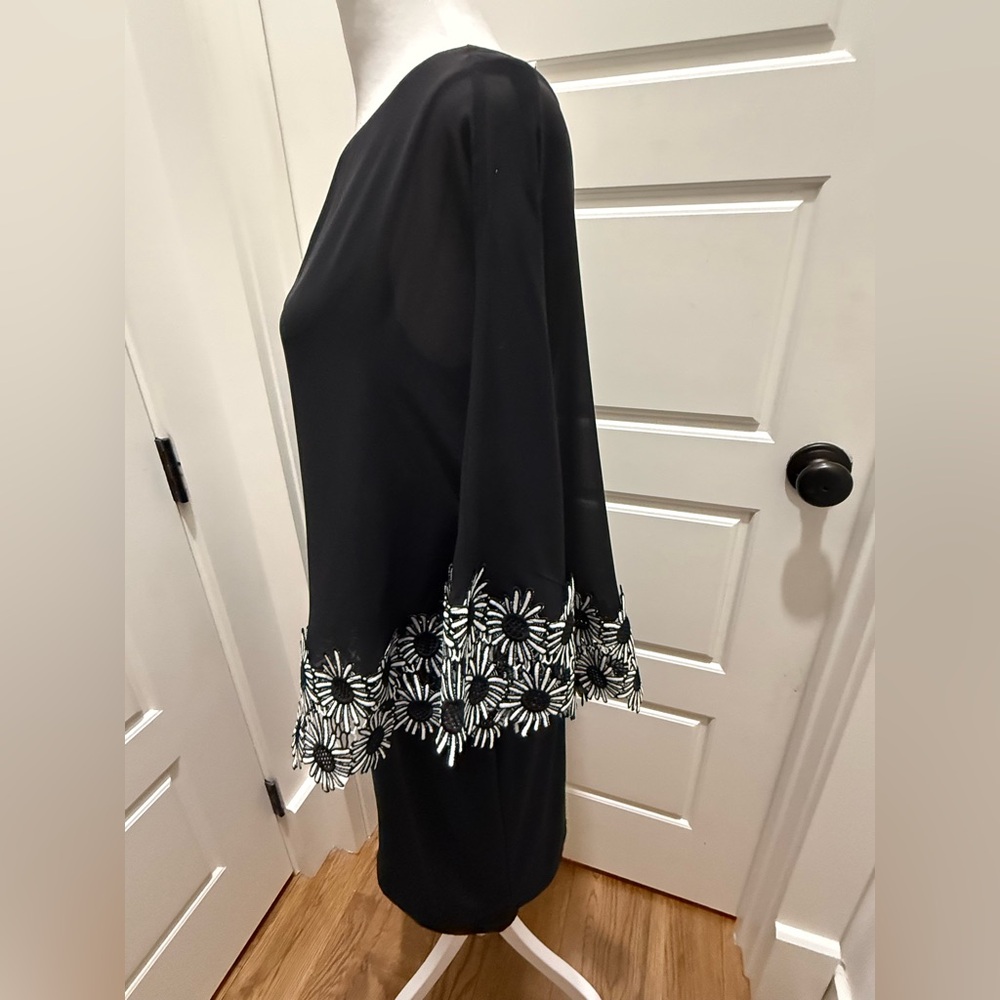 Joseph Ribkoff. Sheath Dress with Biased Cut Sheer Floral Trim Overlay. Size 6. - Picture 8 of 14